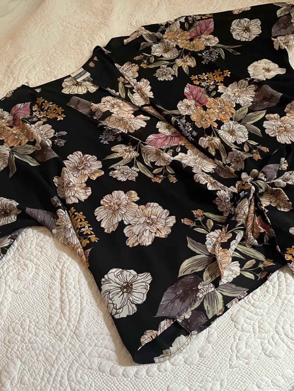 Floral Tie-Lightweight Kimono style  Blouse - Black/Neutral - Picture 2 of 6